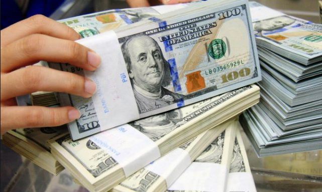 Dolar Turun Imbas China Naikan Tarif Barang AS